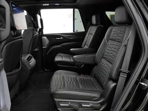 Used 2024 Cadillac Escalade Premium Luxury Platinum AWD/4WD image 19