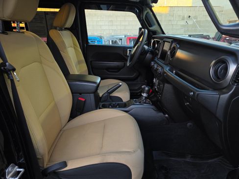 Used 2023 Jeep Gladiator Sport AWD/4WD image 28