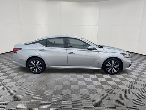 Used 2021 Nissan Altima 2.5 SV FWD image 4