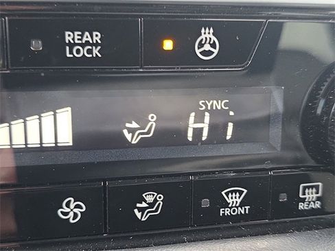 Certified 2023 Nissan Pathfinder SL w/ Black Appearance Package image 33