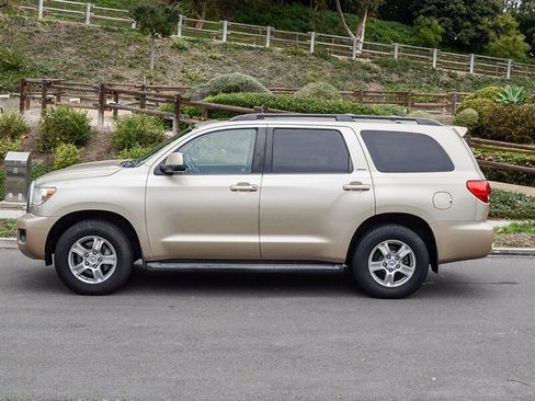 Used 2013 Toyota Sequoia SR5 image 3