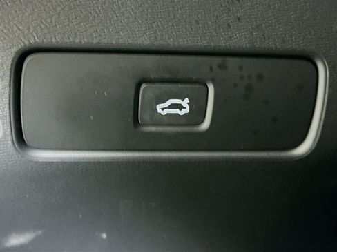 Used 2023 Volvo C40 Recharge Core AWD/4WD image 16