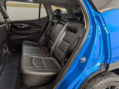 Used 2024 GMC Terrain SLT w/ Infotainment Package II image 16