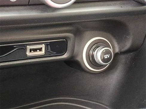 Used 2020 Alfa Romeo Giulia Base w/ Nero Edizione image 28