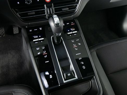 Certified 2025 Porsche Macan image 26