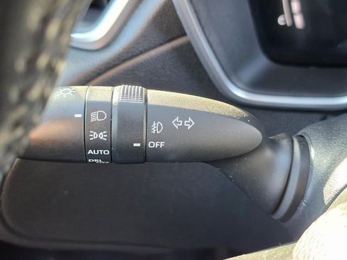 Used 2023 Toyota Corolla Cross XLE image 34