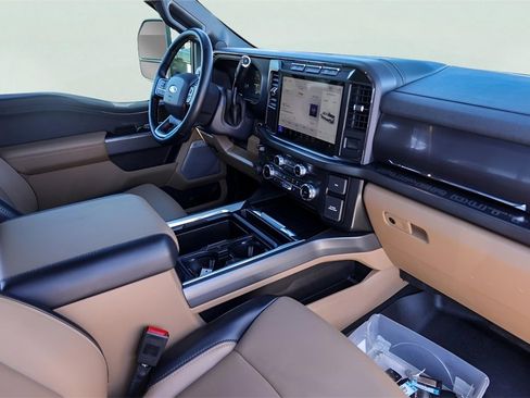 Used 2023 Ford F350 Lariat w/ Chrome Package image 33