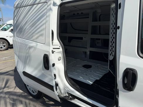 Used 2021 RAM ProMaster City Tradesman SLT FWD image 12