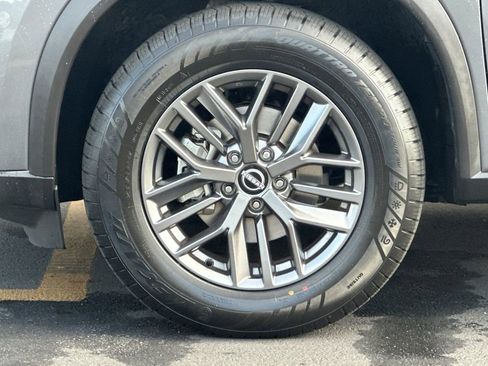 Used 2023 Nissan Rogue S image 29