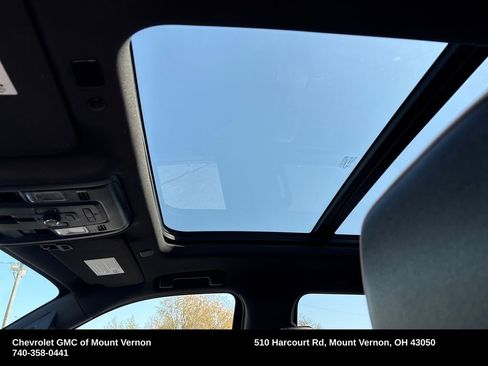 Used 2023 Chevrolet Suburban Premier AWD/4WD image 24