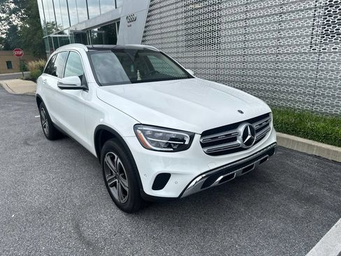 Used 2021 Mercedes-Benz GLC 300 4MATIC image 3