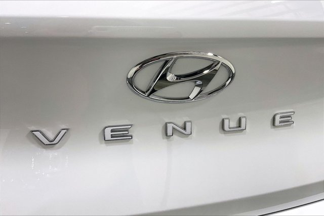 Used 2025 Hyundai Venue SEL FWD image 8