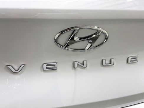 Used 2025 Hyundai Venue SEL FWD image 8