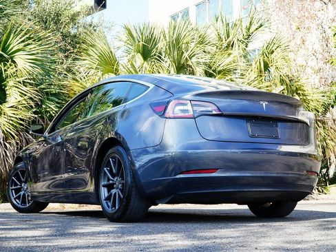 Used 2020 Tesla Model 3 Standard Range image 4