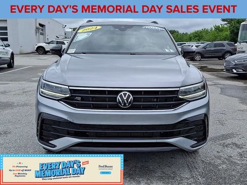 Used 2024 Volkswagen Tiguan SE R-Line AWD/4WD image 3