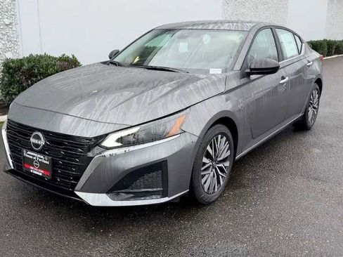 New 2025 Nissan Altima 2.5 SV image 4