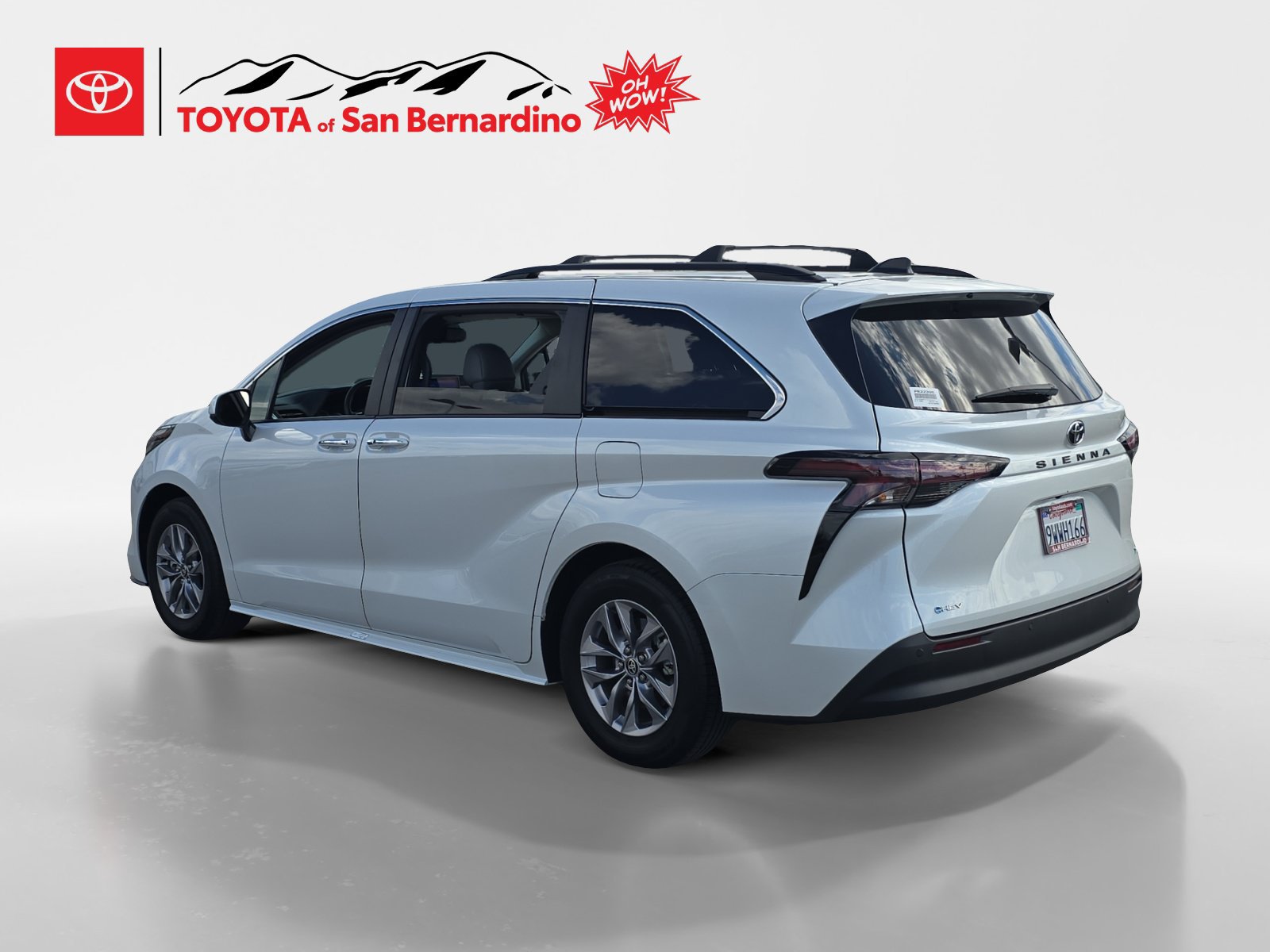 Certified 2026 Toyota Sienna XLE FWD image 3