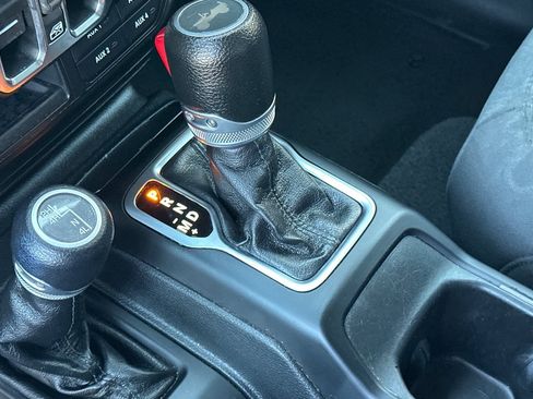 Used 2022 Jeep Wrangler Unlimited Sport image 28