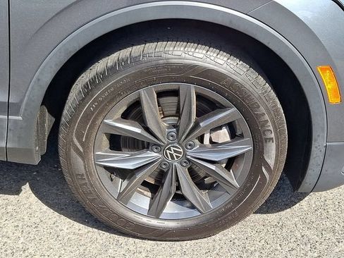 Certified 2023 Volkswagen Tiguan SE w/ Panoramic Sunroof Package FWD image 8