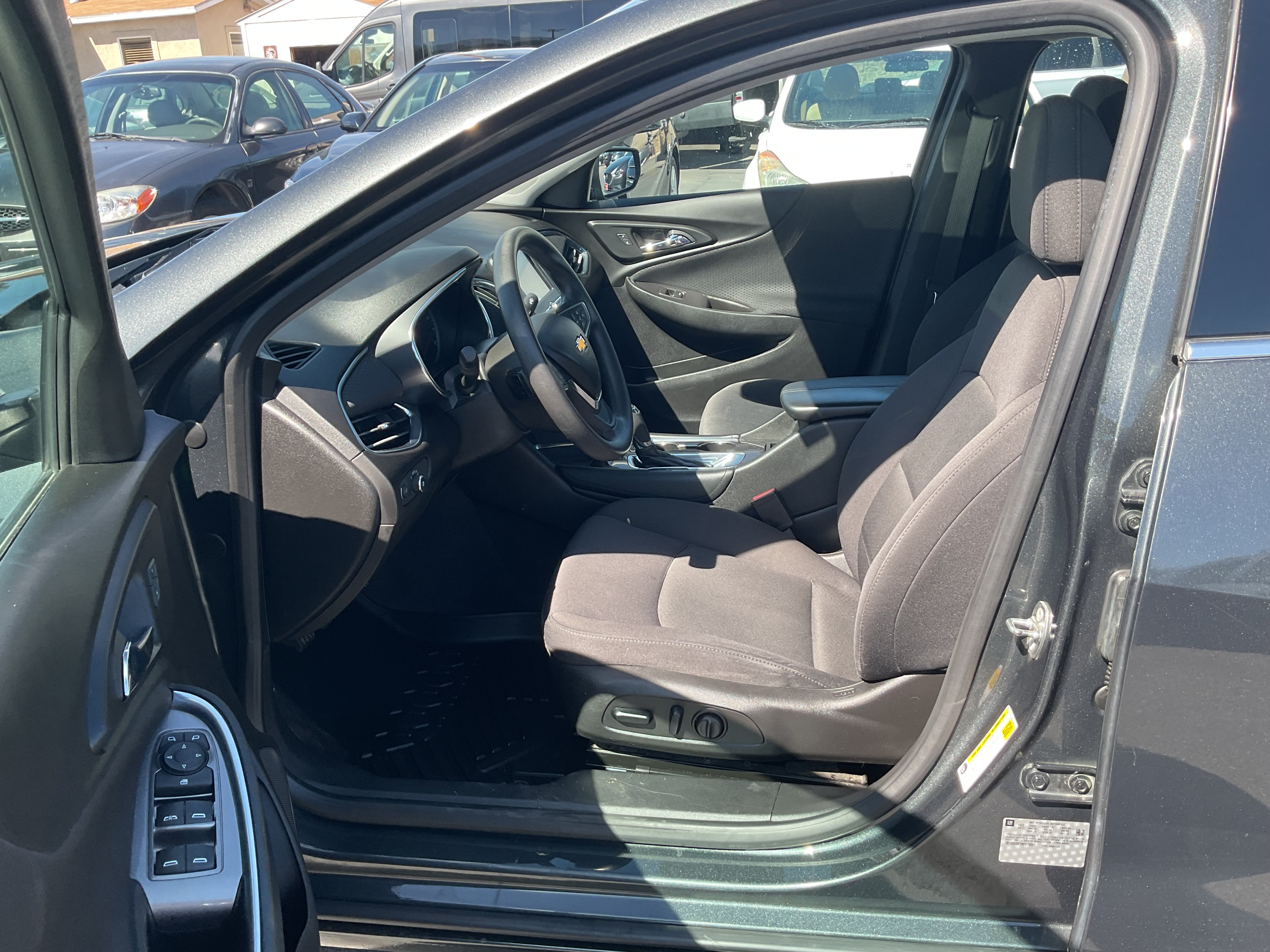 Used 2017 Chevrolet Malibu LT FWD image 12