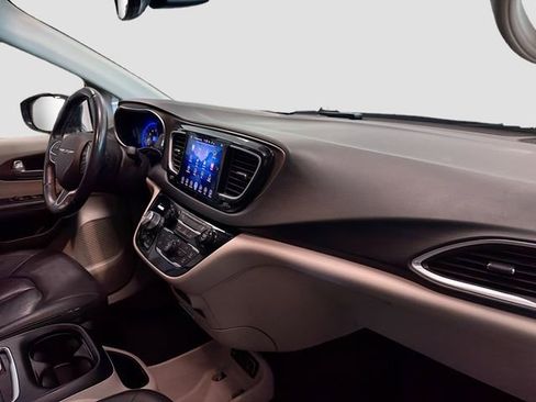 Used 2017 Chrysler Pacifica Touring-L Plus image 27