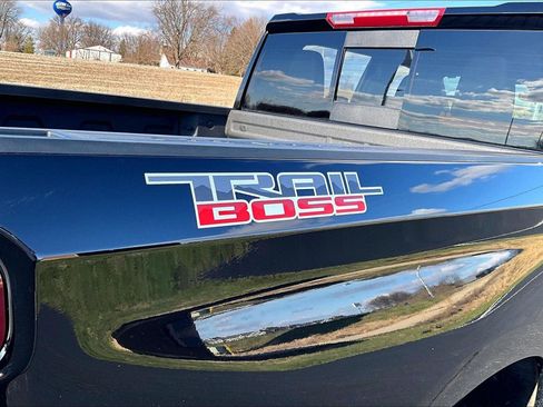 Used 2024 Chevrolet Silverado 1500 LT Trail Boss w/ Convenience Package II image 9