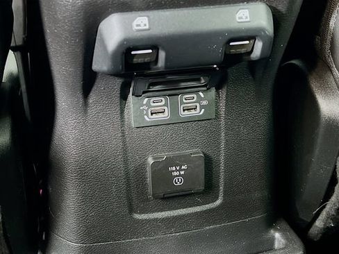 Used 2019 Jeep Wrangler Unlimited Sahara w/ Dual Top Group AWD/4WD image 33