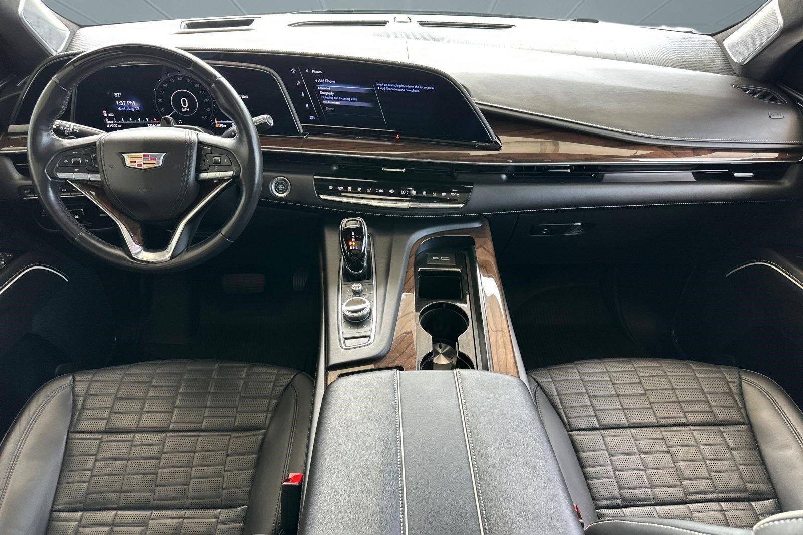Used 2024 Cadillac Escalade ESV Sport Platinum w/ LPO, ONYX Package AWD/4WD image 16