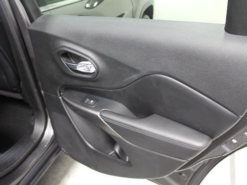 Used 2019 Jeep Cherokee Limited AWD/4WD image 27