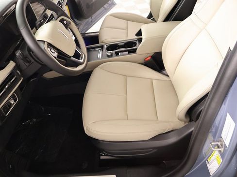 New 2026 Lincoln Corsair Premiere image 12