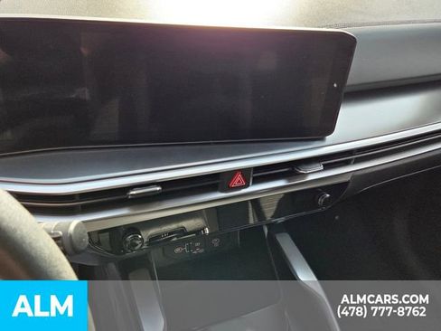 Used 2024 Kia Sorento LX image 18