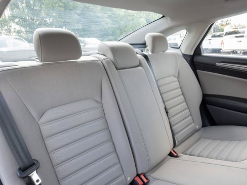 Used 2018 Ford Fusion S FWD image 31