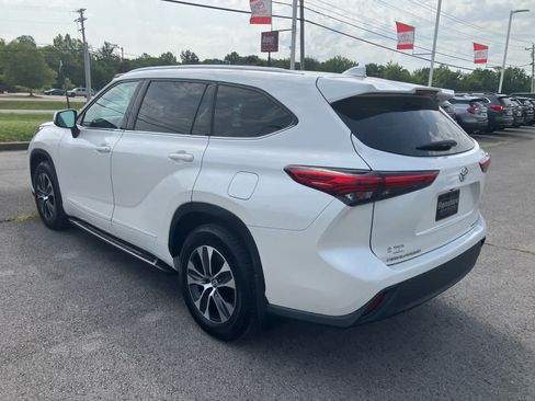 Used 2020 Toyota Highlander XLE AWD/4WD image 5