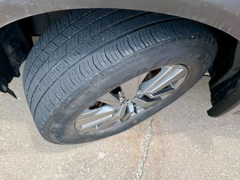 Used 2022 Nissan Pathfinder SV AWD/4WD image 37