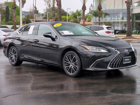 Used 2022 Lexus ES 300h w/ Premium Package image 3