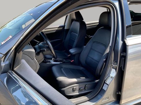 Used 2020 Volkswagen Passat 2.0T SE FWD image 8