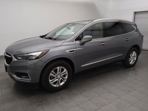 Used 2018 Buick Enclave Essence image 2