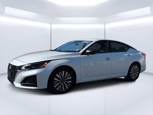 Used 2024 Nissan Altima 2.5 SV FWD image 7