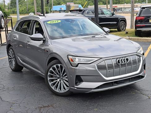 Used 2019 Audi e-tron Prestige w/ Prestige Package image 8