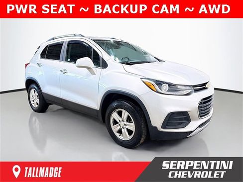 Used 2018 Chevrolet Trax LT w/ LT Convenience Package image 1