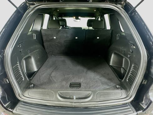 Used 2021 Jeep Grand Cherokee Laredo AWD/4WD image 26