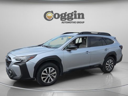 Used 2025 Subaru Outback Premium AWD/4WD image 1