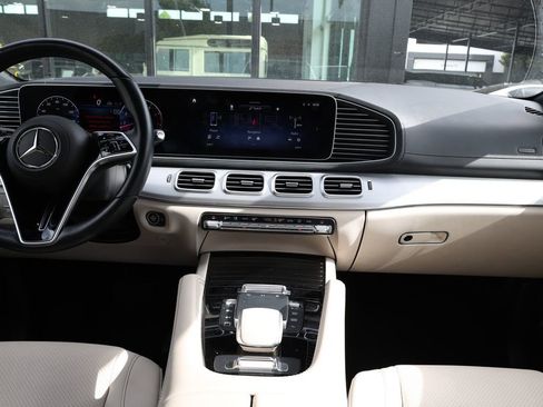 Used 2025 Mercedes-Benz GLS 450 4MATIC image 30