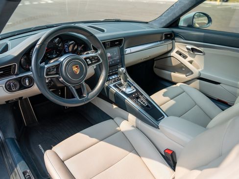 Certified 2017 Porsche 911 Carrera RWD image 4