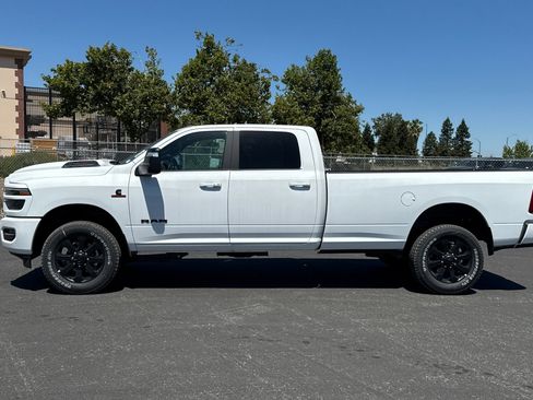 New 2026 RAM 2500 Laramie AWD/4WD image 6