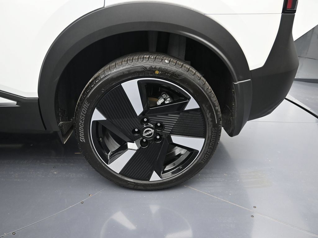 New 2026 Nissan Kicks SR FWD image 9