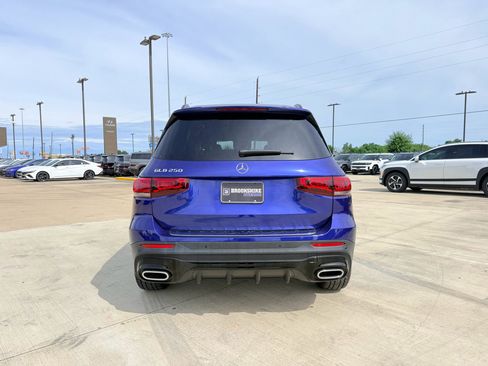 Used 2021 Mercedes-Benz GLB 250 image 6