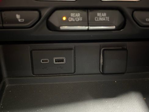 Used 2023 Chevrolet Suburban LT image 35