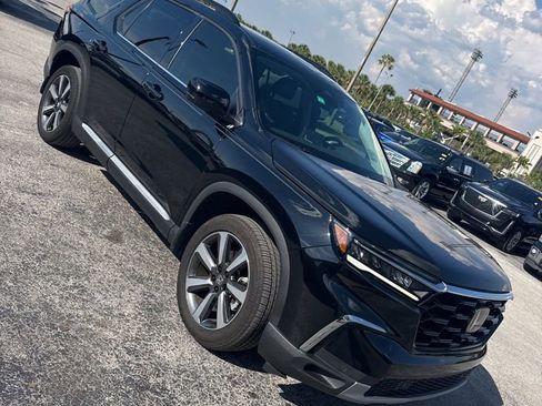 Used 2025 Honda Pilot Touring image 1