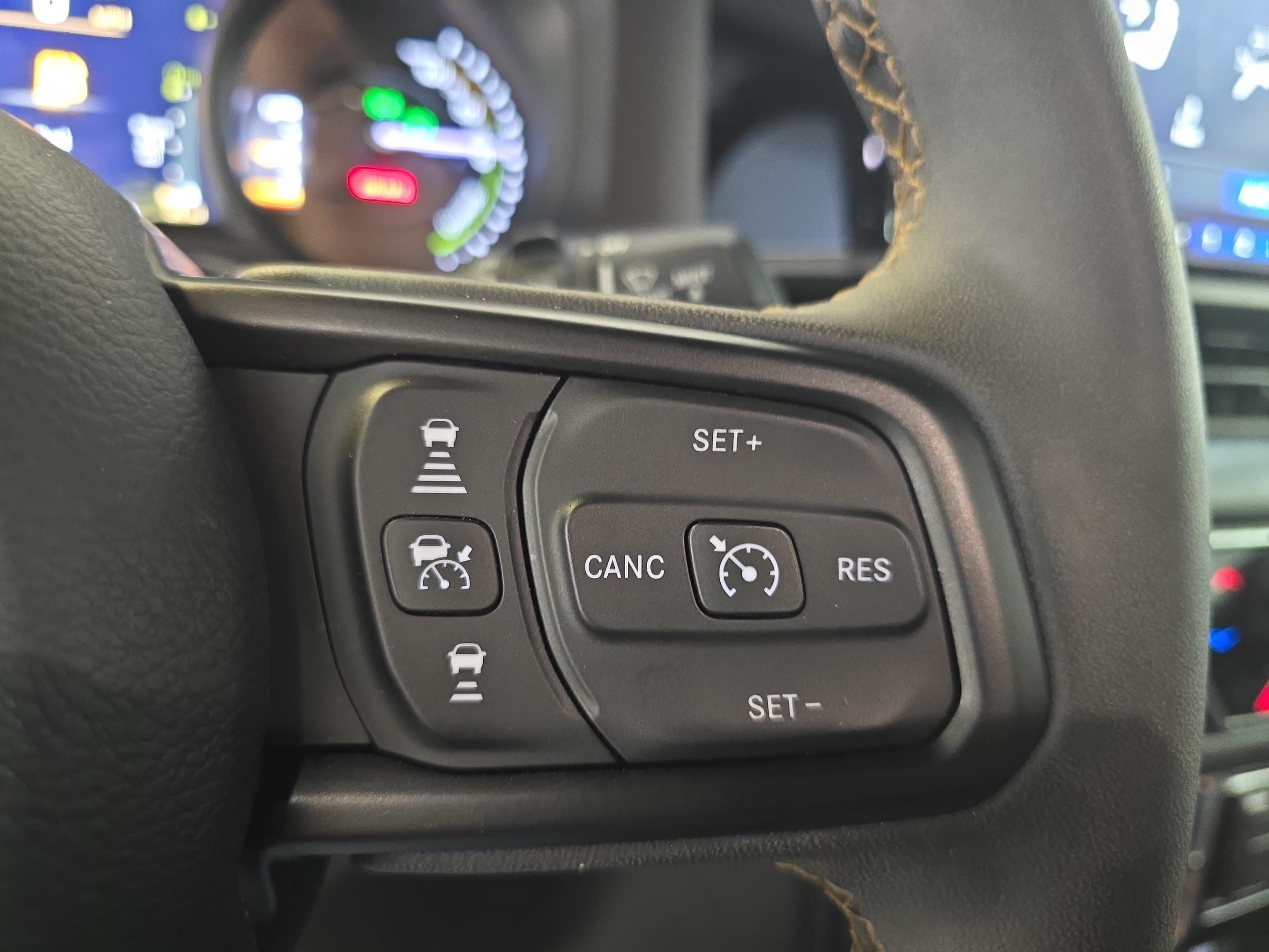 Used 2024 Jeep Wrangler Unlimited w/ Convenience Group AWD/4WD image 15